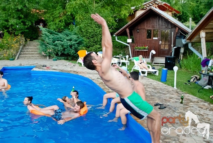 Yellow Pool Party, 