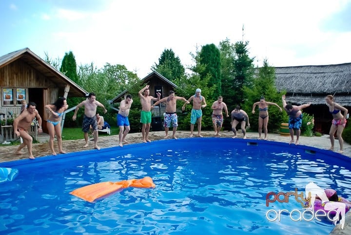 Yellow Pool Party, 
