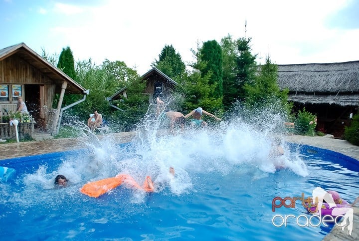 Yellow Pool Party, 