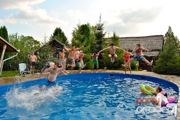 Yellow Pool Party, 
