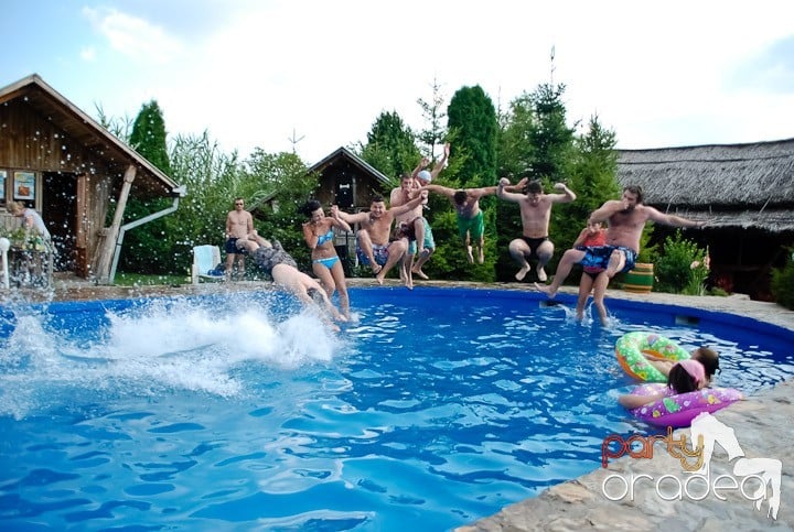 Yellow Pool Party, 