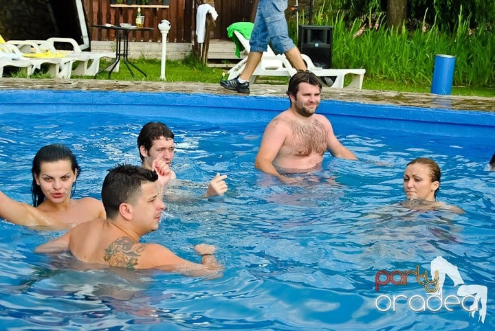 Yellow Pool Party, 
