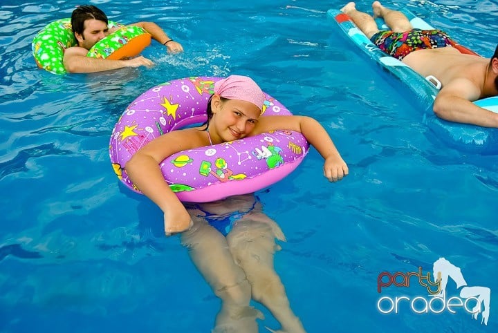 Yellow Pool Party, 