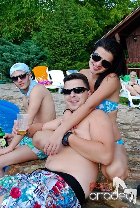Yellow Pool Party, 