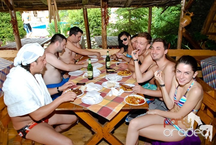 Yellow Pool Party, 