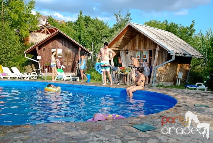 Yellow Pool Party, 