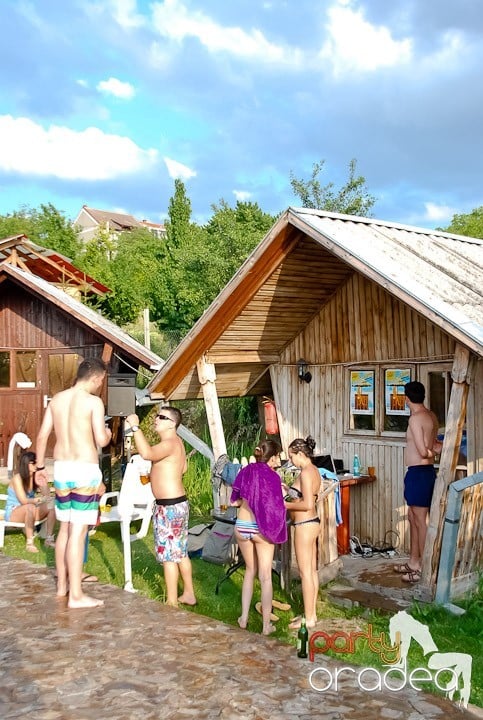 Yellow Pool Party, 