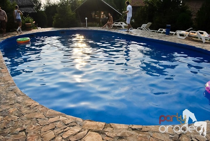 Yellow Pool Party, 
