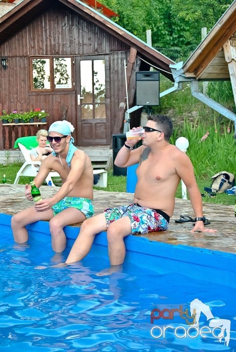 Yellow Pool Party, 