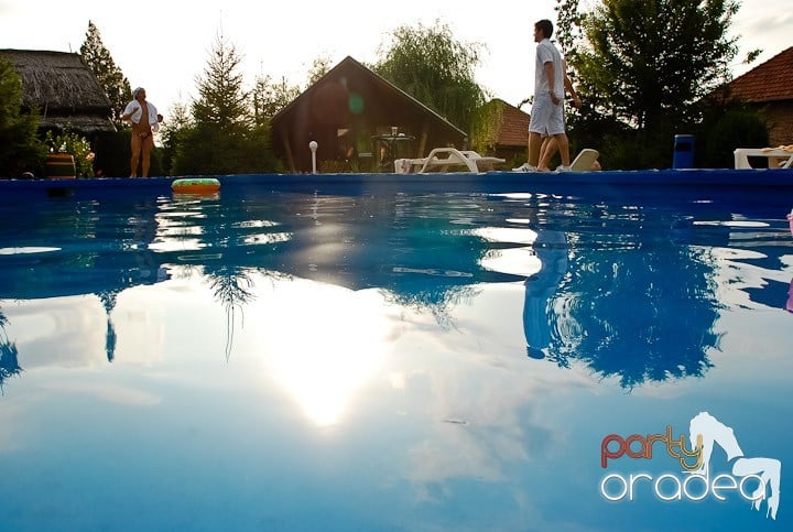 Yellow Pool Party, 