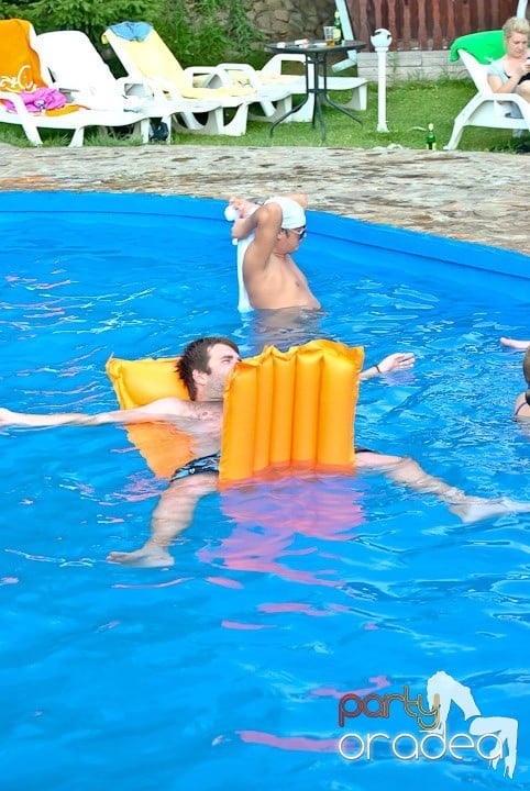 Yellow Pool Party, 