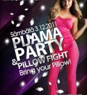 Pijama Party & Pillow Fight în Lounge