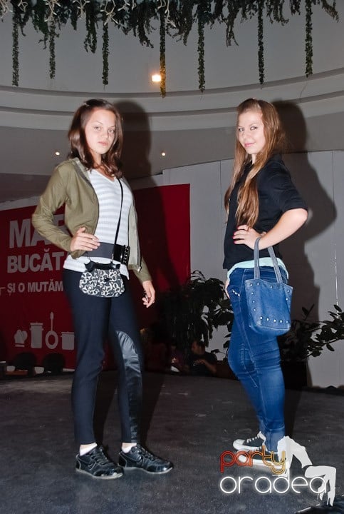 Alina şi Cristina - Românii au Talent, Lotus Center