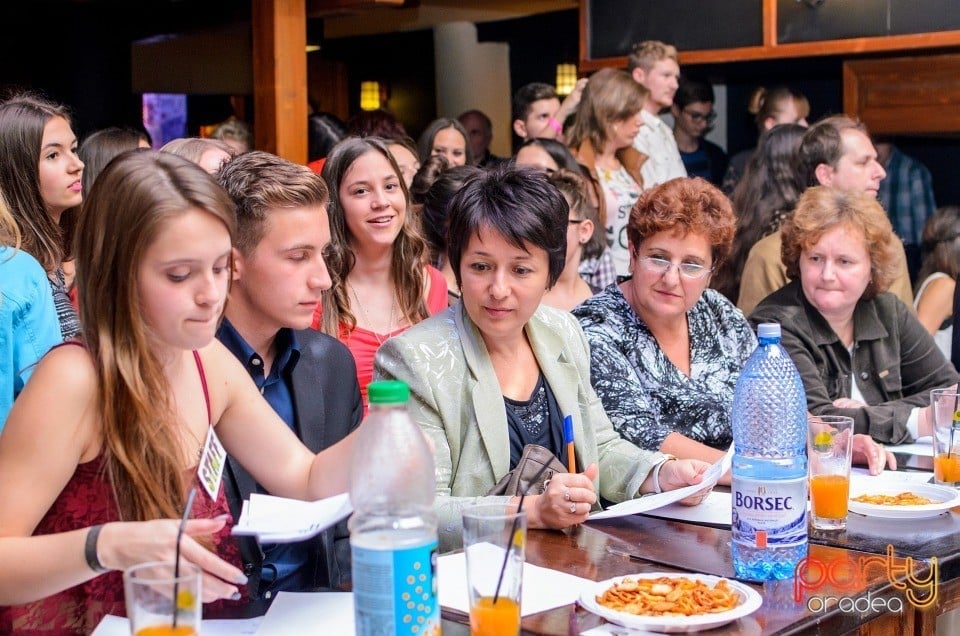 Balul Bobocilor pentru secţia maghiară din Liceul Mihai Eminescu, 