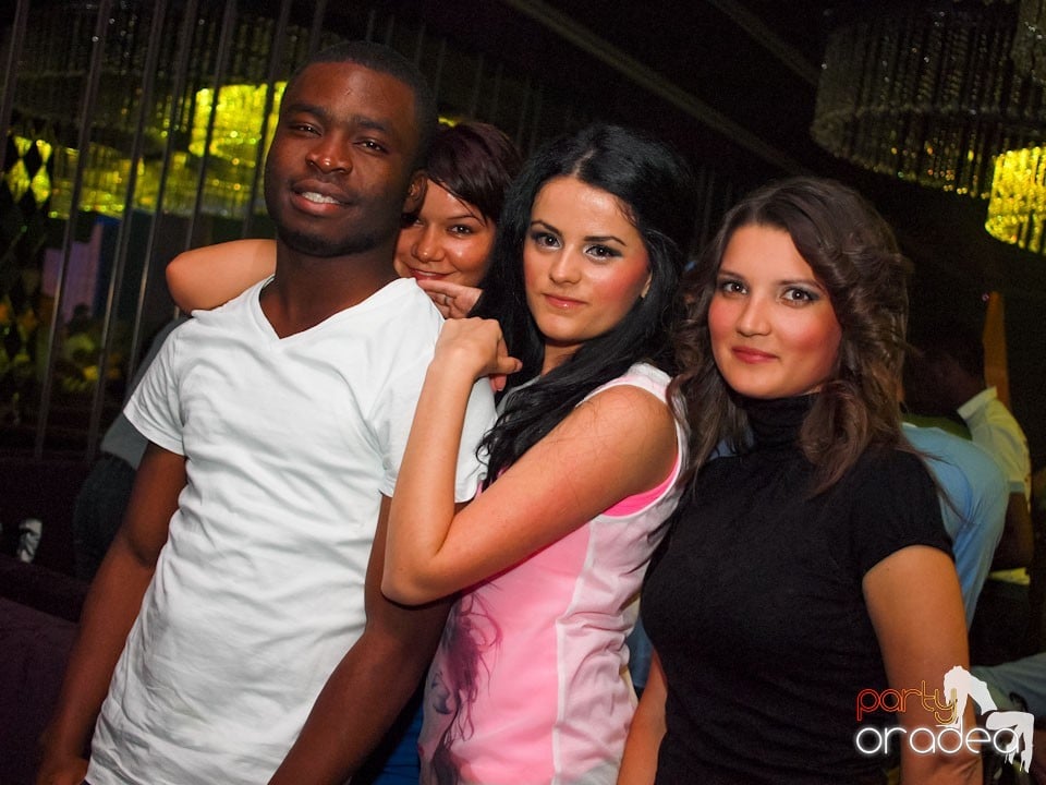 Black & White Party în The One Café & Club, 