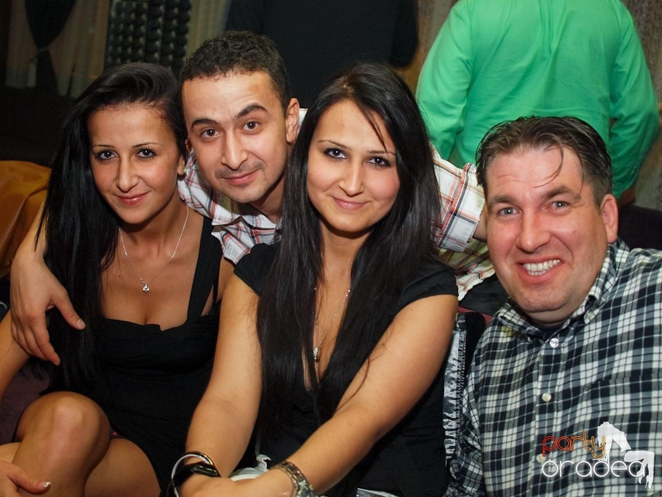 Black & White Party în The One Café & Club, 