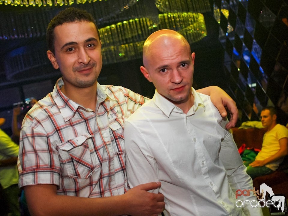 Black & White Party în The One Café & Club, 