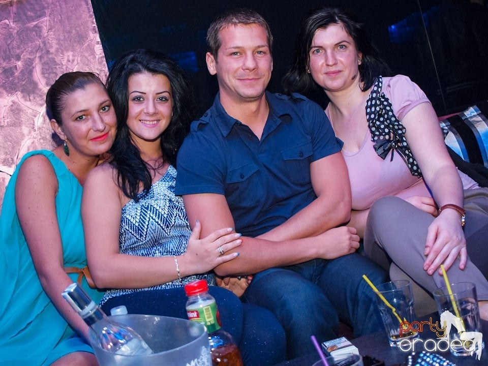 Black & White Party în The One Café & Club, 