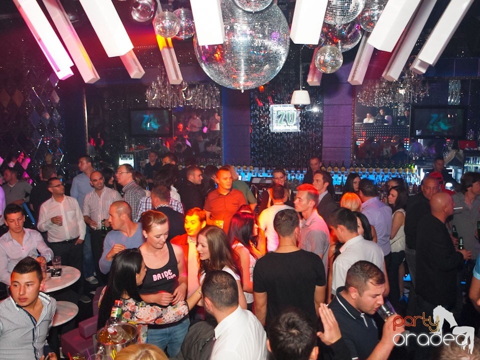 Black & White Party în The One Café & Club, 