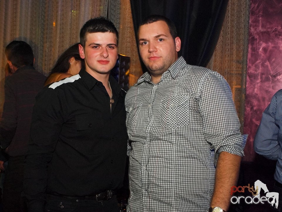 Black & White Party în The One Café & Club, 