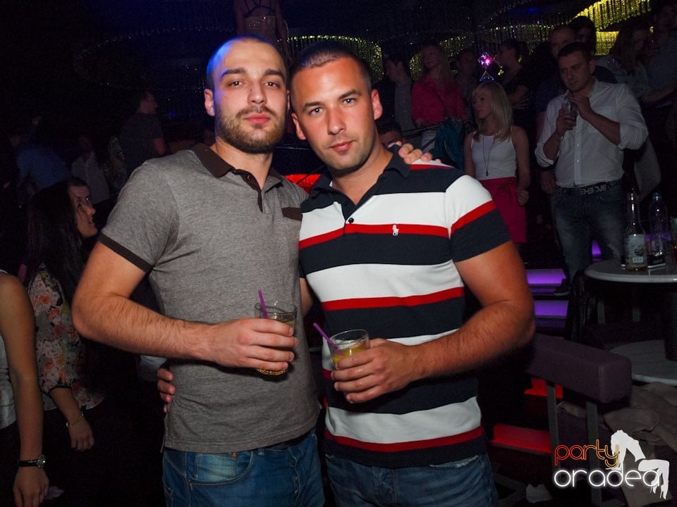 Black & White Party în The One Café & Club, 