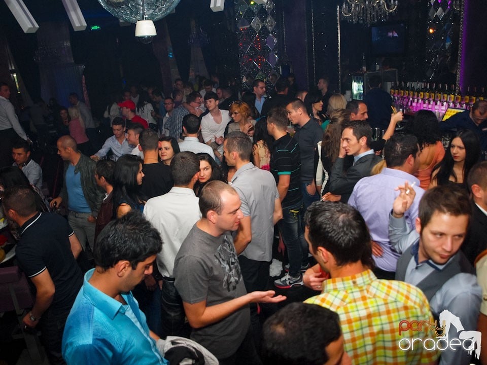 Black & White Party în The One Café & Club, 