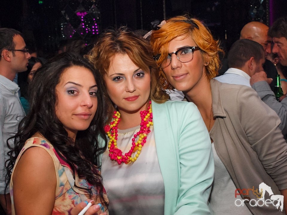 Black & White Party în The One Café & Club, 