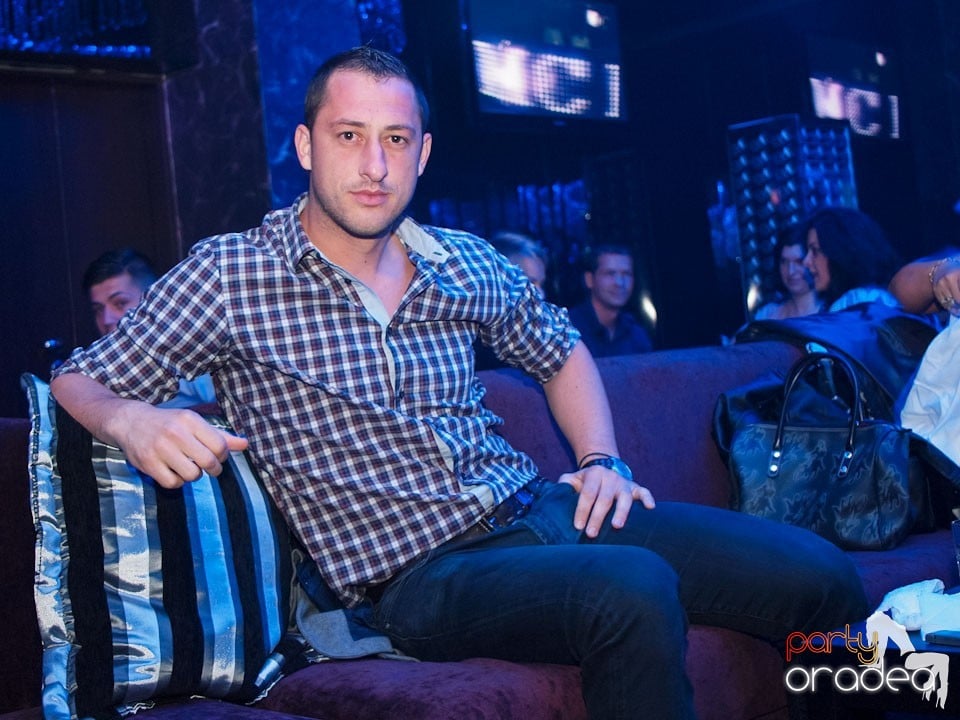 Black & White Party în The One Café & Club, 