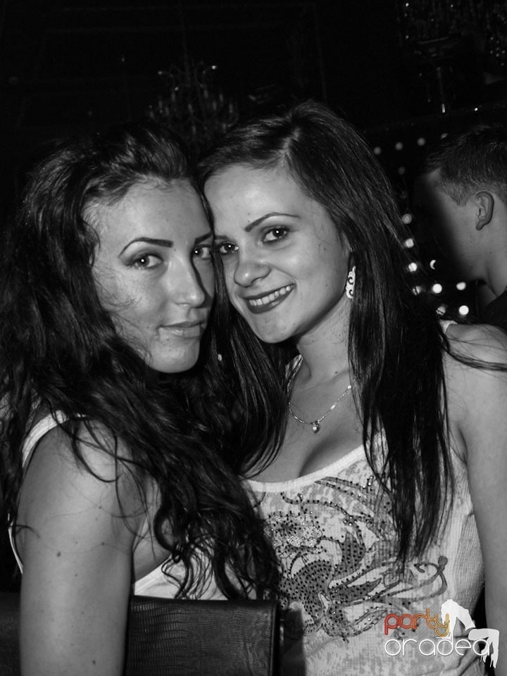 Black & White Party în The One Café & Club, 