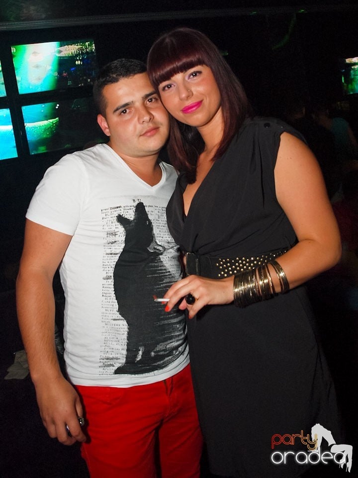 Black & White Party în The One Café & Club, 