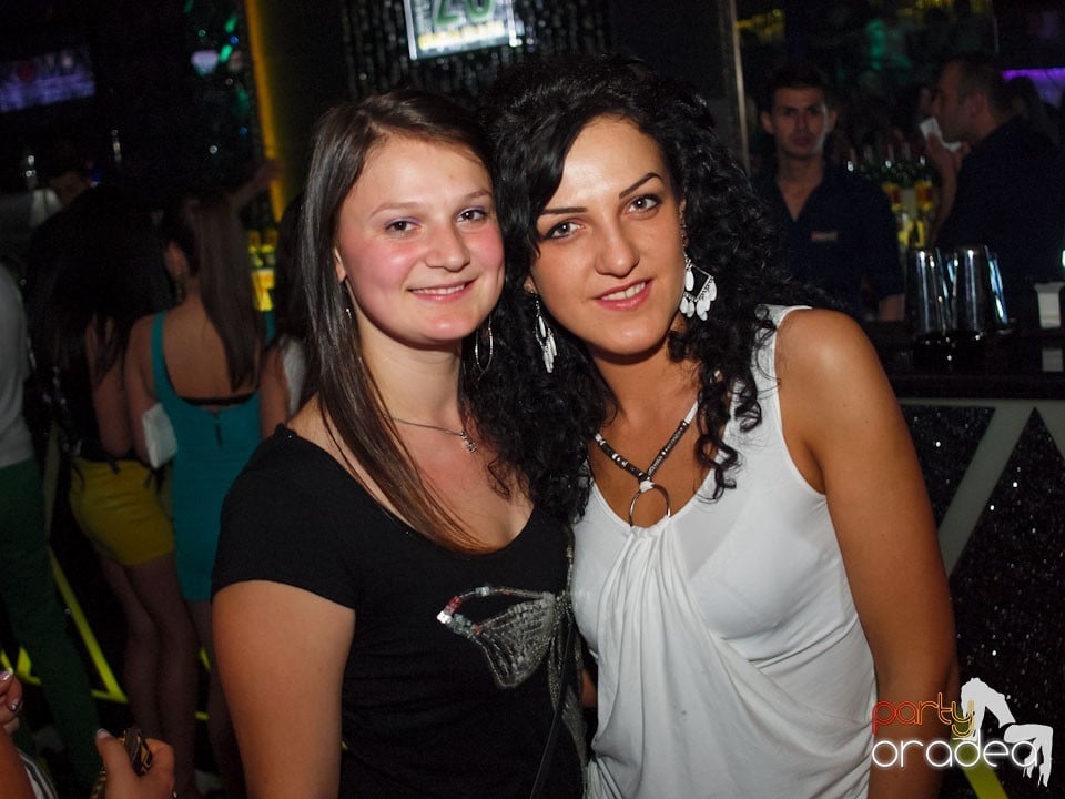 Black & White Party în The One Café & Club, 