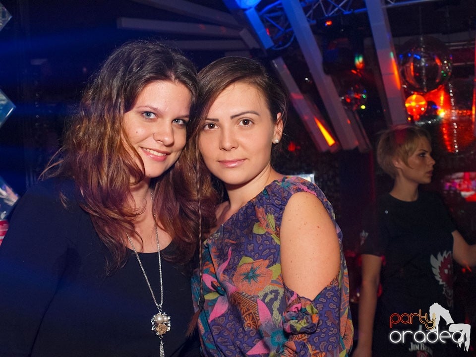 Black & White Party în The One Café & Club, 