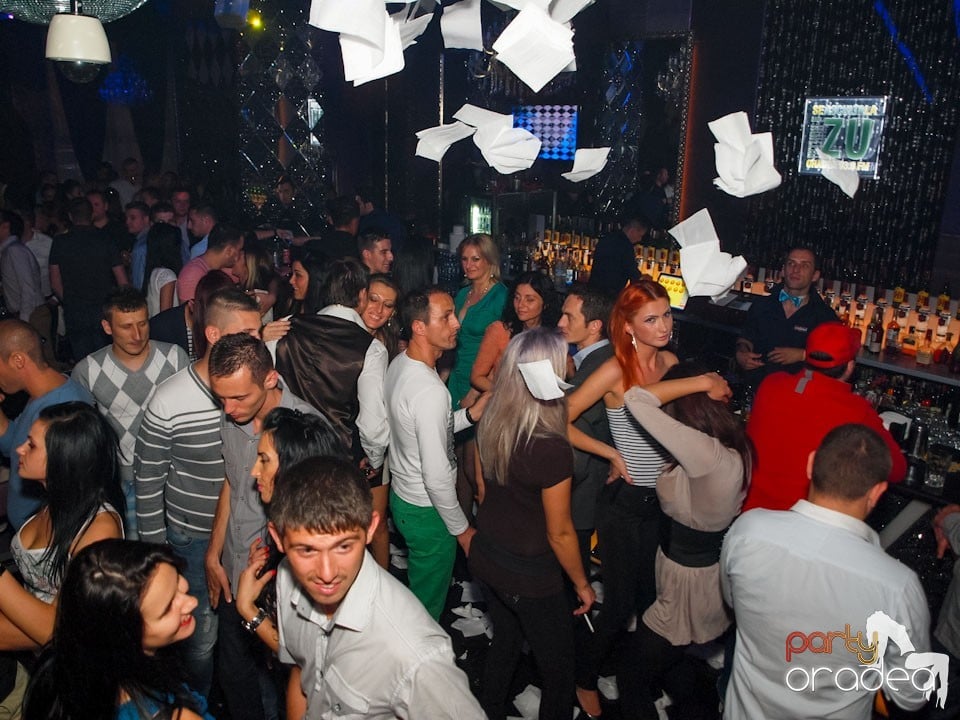 Black & White Party în The One Café & Club, 