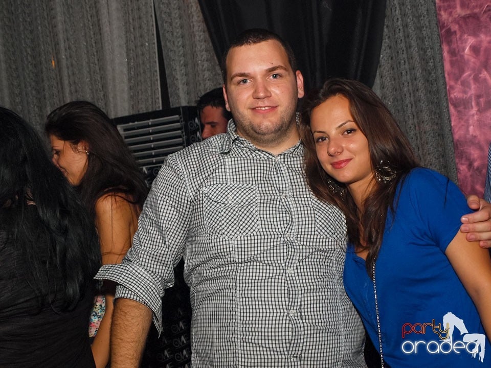 Black & White Party în The One Café & Club, 