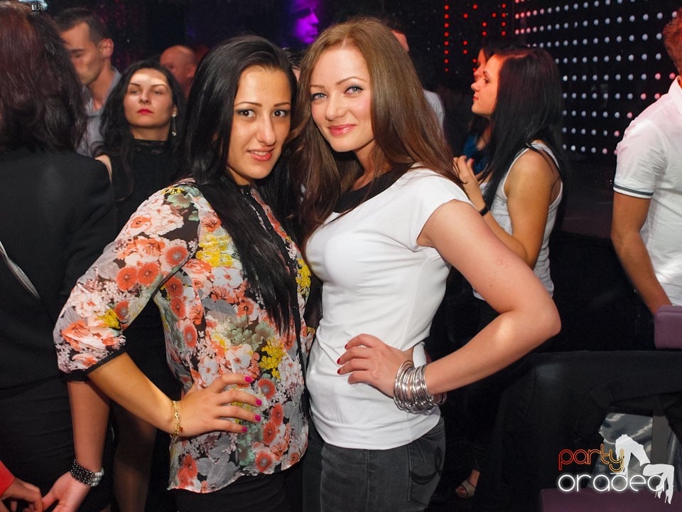 Black & White Party în The One Café & Club, 