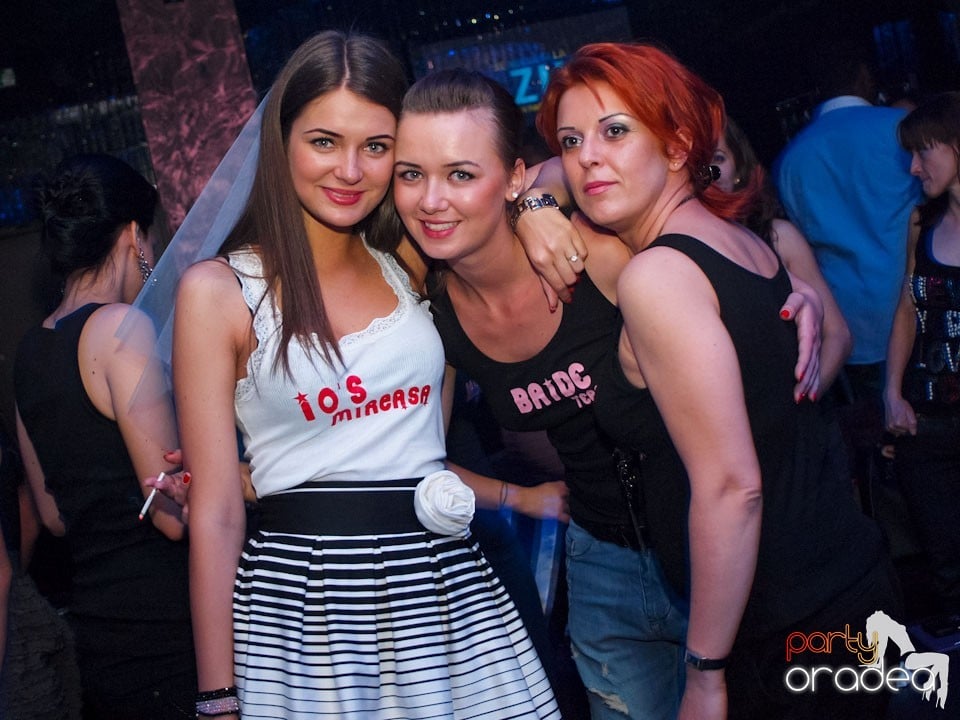 Black & White Party în The One Café & Club, 