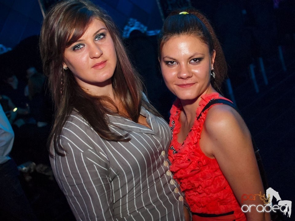 Black & White Party în The One Café & Club, 