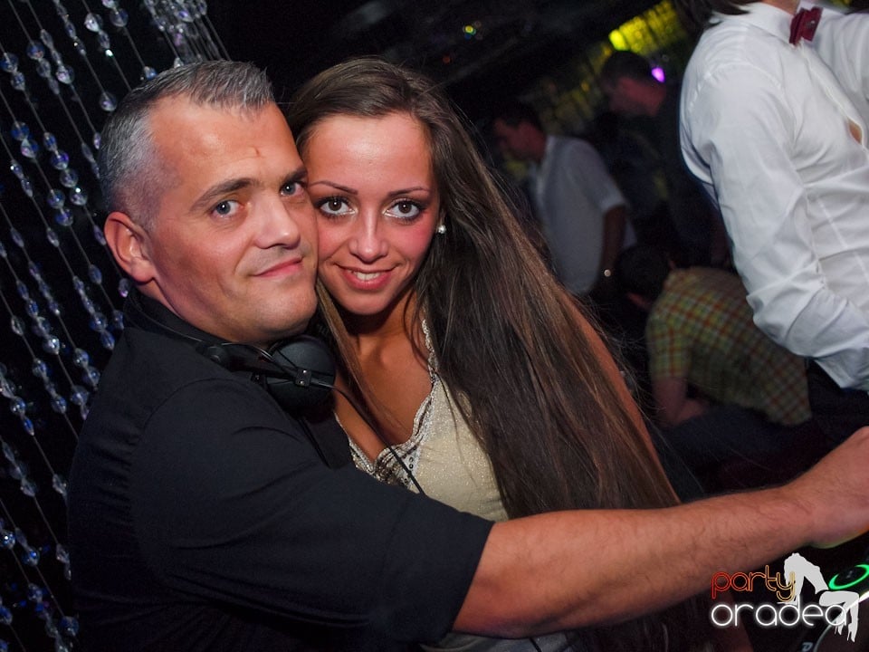 Black & White Party în The One Café & Club, 