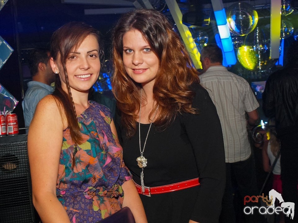 Black & White Party în The One Café & Club, 