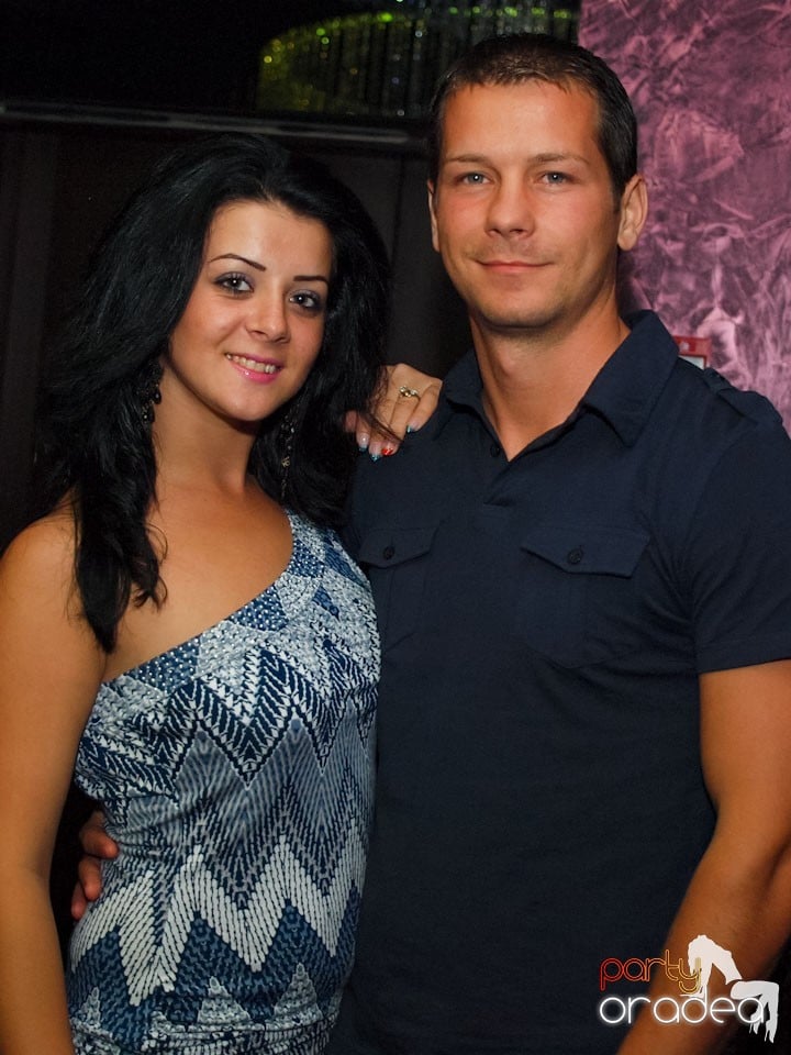 Black & White Party în The One Café & Club, 