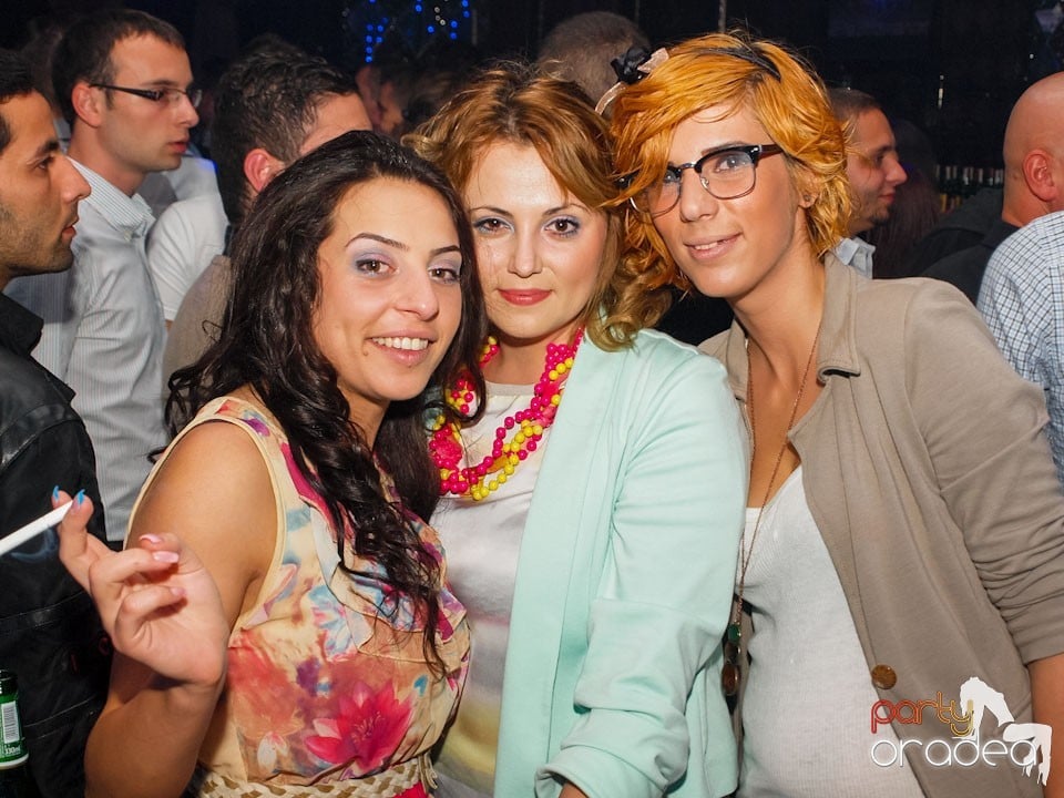 Black & White Party în The One Café & Club, 