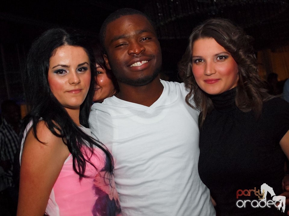 Black & White Party în The One Café & Club, 