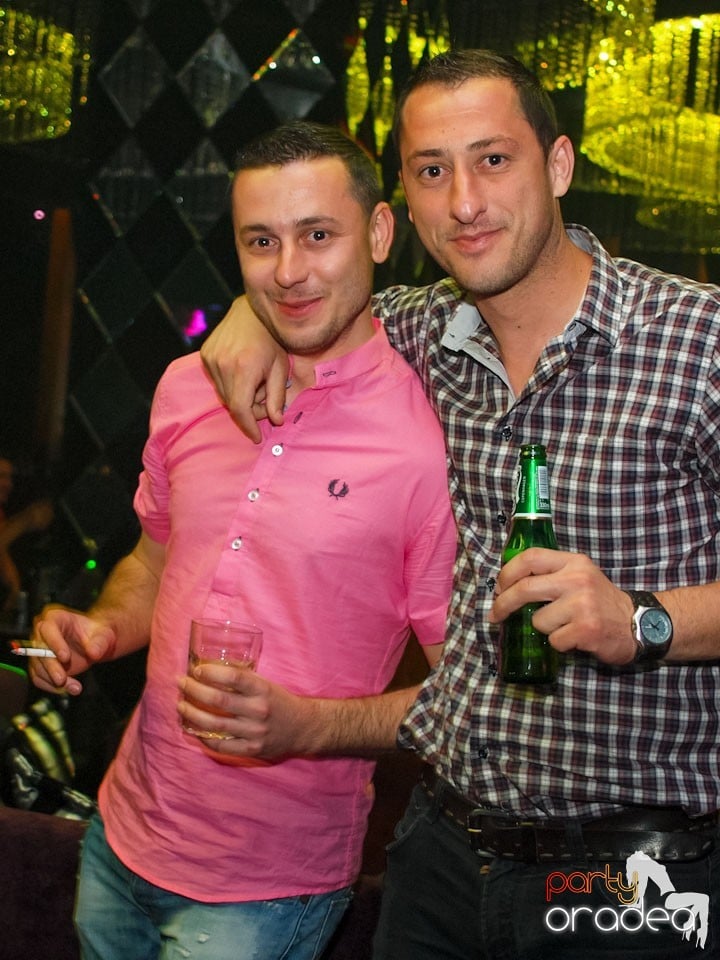 Black & White Party în The One Café & Club, 