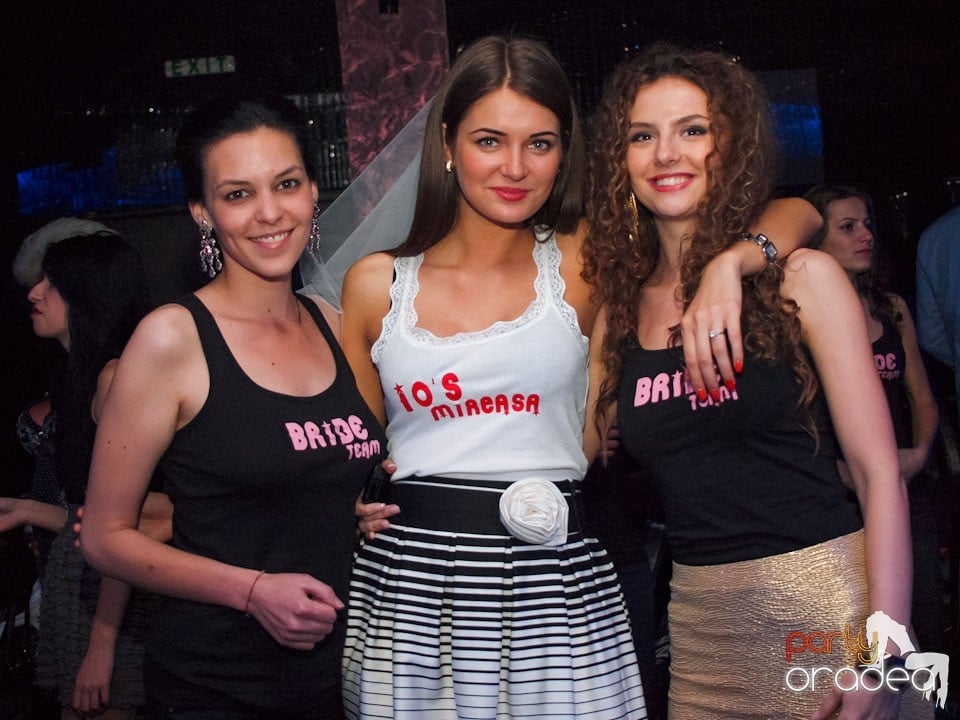 Black & White Party în The One Café & Club, 