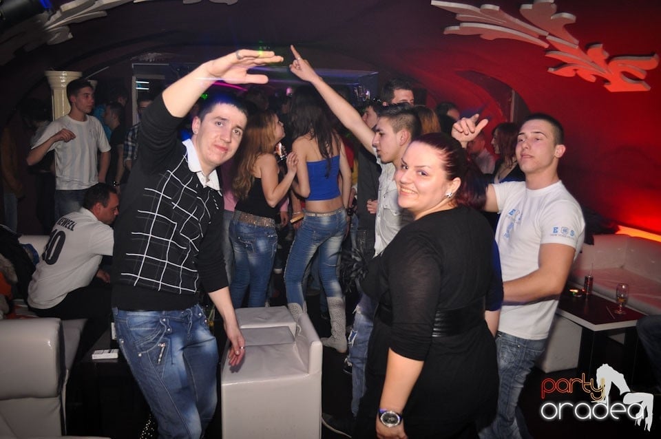 Bomba Party în Club Atti's, 