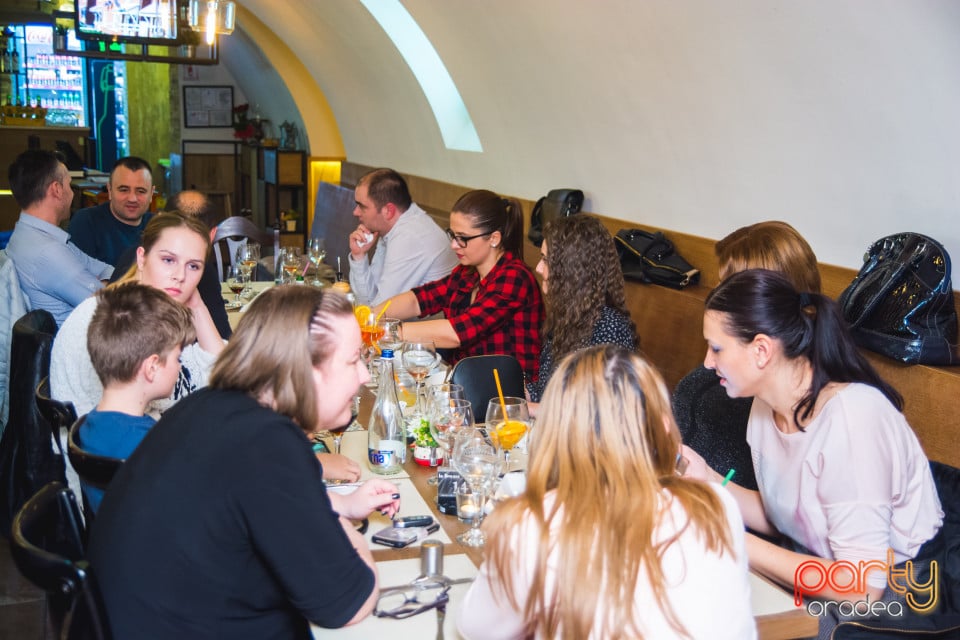 Vineri seara în Restaurant Borsalino, Borsalino