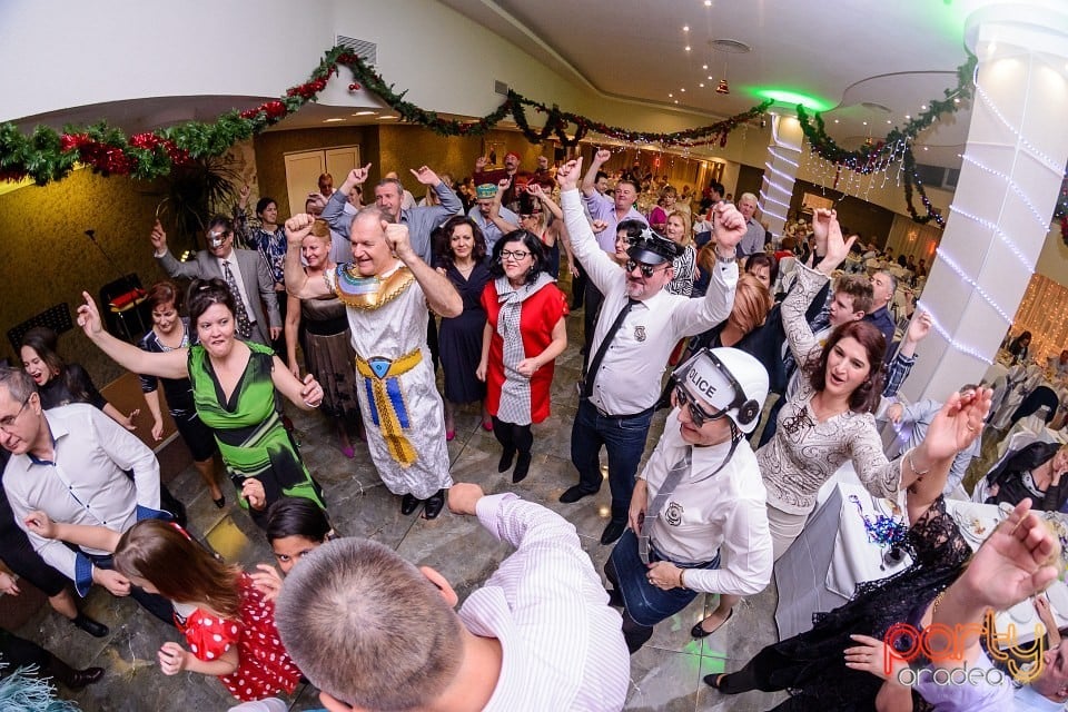 Carnaval în Hotel Termal, Hotel Termal