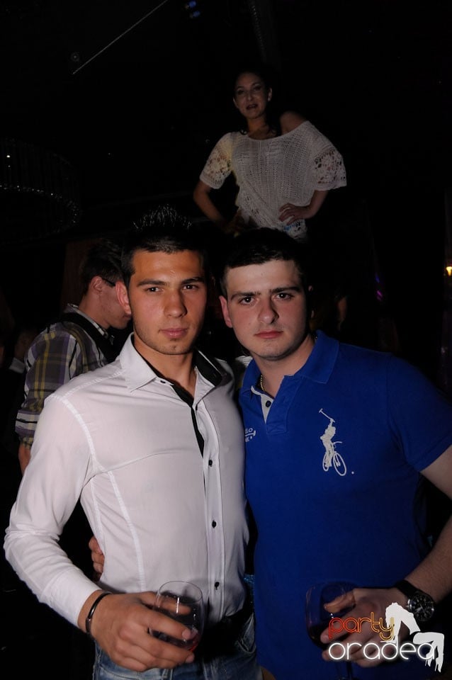 Clubbing în The One, 