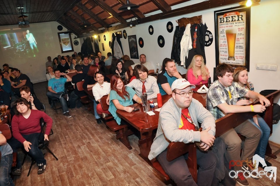 Comedianţii din Showder Klub în Queen's, Queen's Music Pub