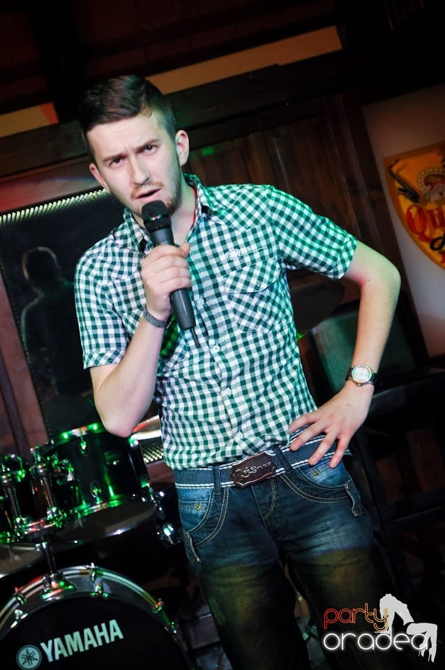 Comedianţii din Showder Klub în Queen's, Queen's Music Pub